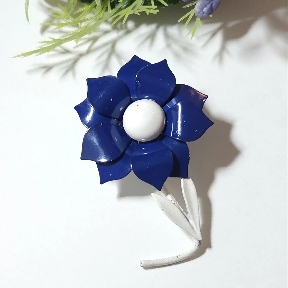 Vintage Blue & White Metal Enamel Flower Brooch